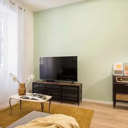 Daire 2bdr For 6 Guests - 100mt Subway B1 - 7 Fermate Dal Colosseo Roma