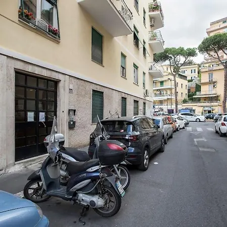 Monte Sacro For 6 Guests Metro B Apartment