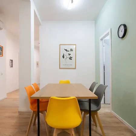 Daire 2bdr For 6 Guests - 100mt Subway B1 - 7 Fermate Dal Colosseo *
